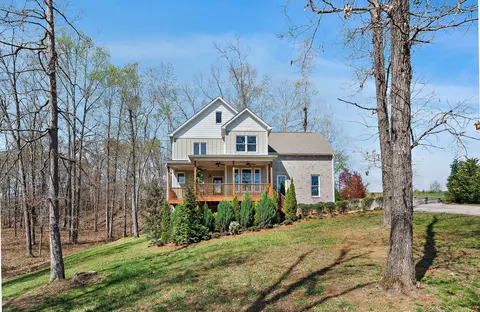 502 Aberdeen Way, Burns, TN 37029