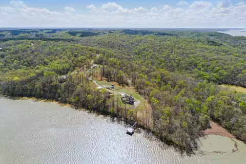 225 Twin Feathers Rd, Stewart, TN 37175