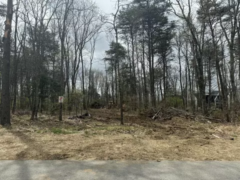 8360 Mountain Laurel Trl, Signal Mountain, TN 37377