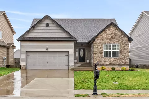 675 Fox Hound Dr, Clarksville, TN 37040