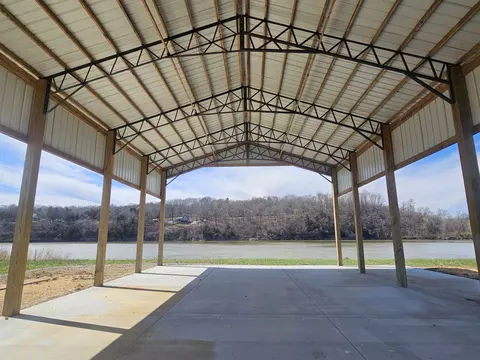 2257 Hardin Bottom River Rd, Clifton, TN 38425