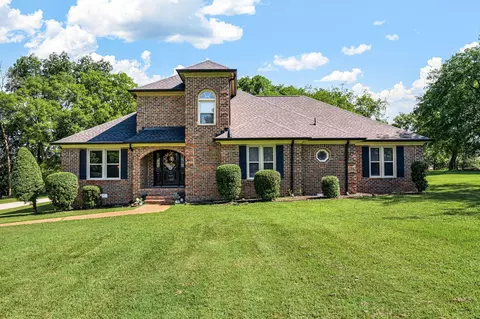 1712 Lake Grassland W, Gallatin, TN 37066