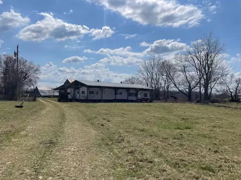 Exterior - 380 Browntown Rd, Morrison, TN 37357 photo 3 of 8