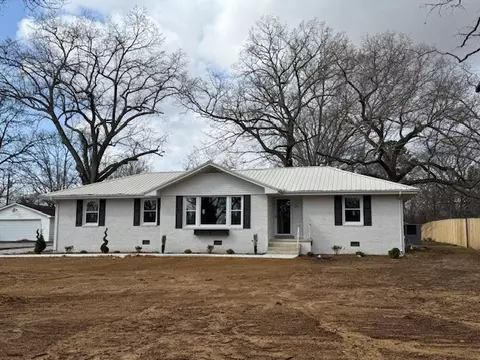 205 Westwood Dr, Tullahoma, TN 37388