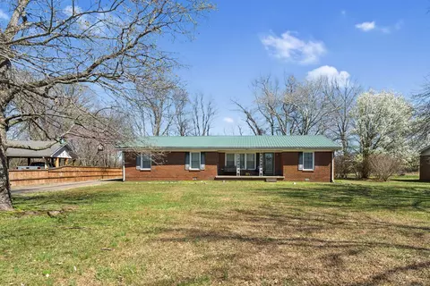 651 Price Cir, Lafayette, TN 37083