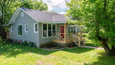 914 Shawnee Ave, Fayetteville, TN 37334
