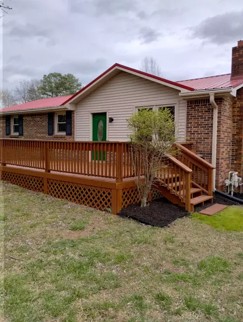 1017 Chestnut Dr, Burns, TN 37029