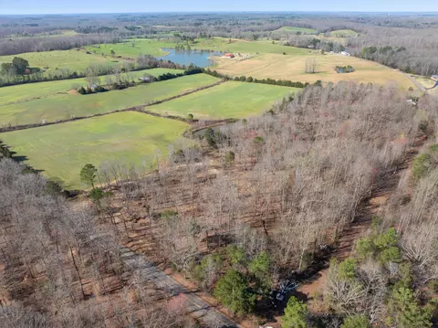 700 Crawford School Rd, Decaturville, TN 38329