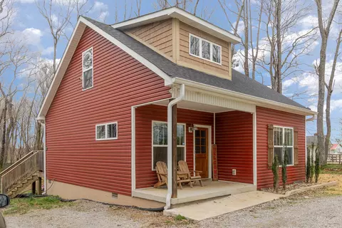 115 N Adams St, Adams, TN 37010
