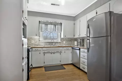 Kitchen - 519 Ridgemont Dr, Dickson, TN 37055 photo 2 of 3