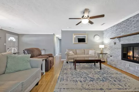 Living - 519 Ridgemont Dr, Dickson, TN 37055 photo 2 of 3