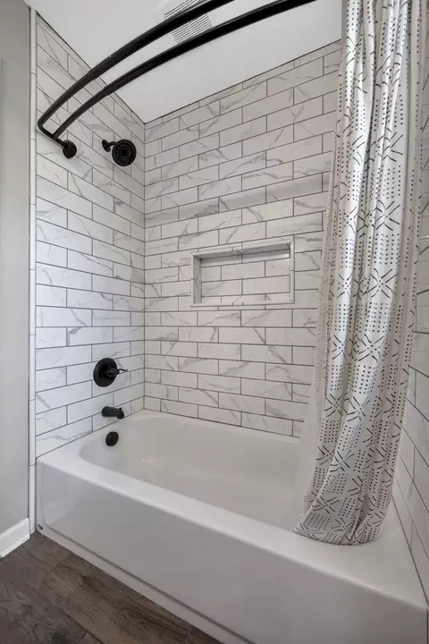 Bath - 519 Ridgemont Dr, Dickson, TN 37055 photo 3 of 3
