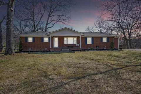 Exterior - 519 Ridgemont Dr, Dickson, TN 37055 photo 4 of 8