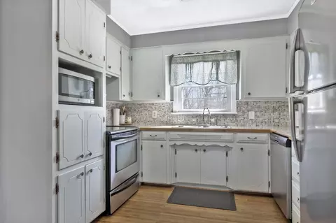 Kitchen - 519 Ridgemont Dr, Dickson, TN 37055 photo 3 of 3