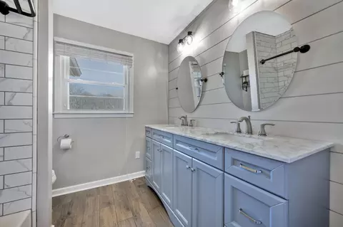 Bath - 519 Ridgemont Dr, Dickson, TN 37055 photo 2 of 3