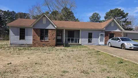 249 Amber Ln, Selmer, TN 38375
