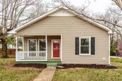 1003 S Russell St, Portland, TN 37148