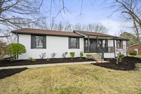 2909 Curtiswood Ln E, Springfield, TN 37172 photo 2