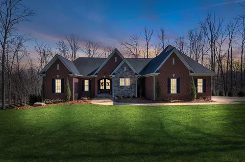 1083 Johnny Hall Rd, Burns, TN 37029