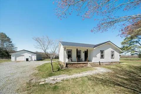 133 B V Young Rd, Westmoreland, TN 37186
