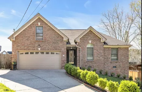 912 Carlisle Ct S, Nashville, TN 37214