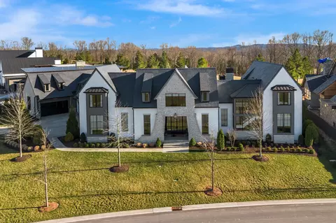 8001 Backwoods Pvt Dr, College Grove, TN 37046
