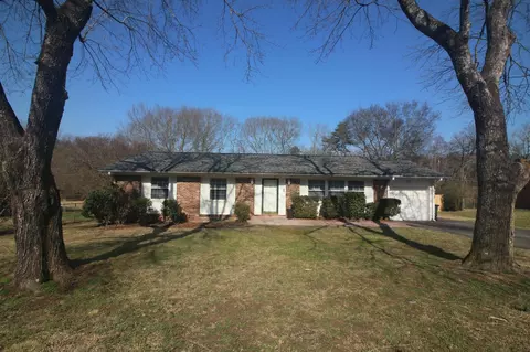1223 Helena Dr, Hixson, TN 37343