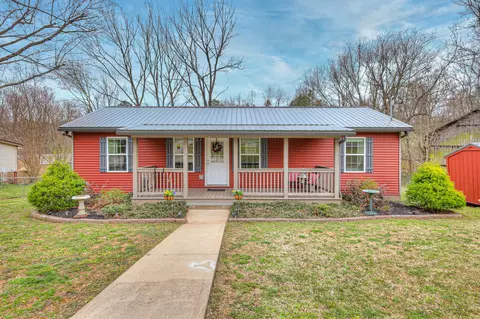 840 Hafner Rd, Charlotte, TN 37036