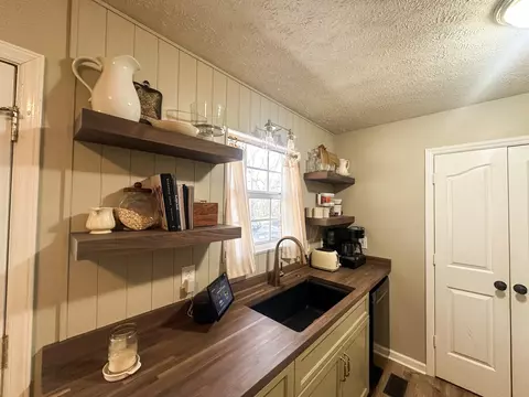 Kitchen - 7433 Lone Eagle Dr, Murfreesboro, TN 37128 photo 3 of 4