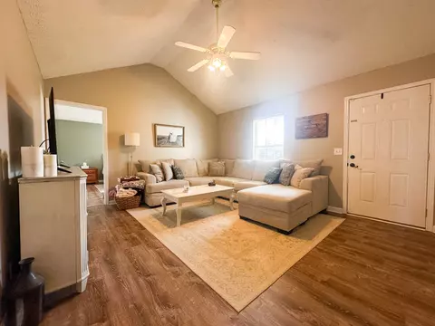 Living - 7433 Lone Eagle Dr, Murfreesboro, TN 37128 photo 2 of 3