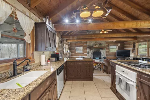 Kitchen - 312 Broadview Dr, Dickson, TN 37055 photo 2 of 2
