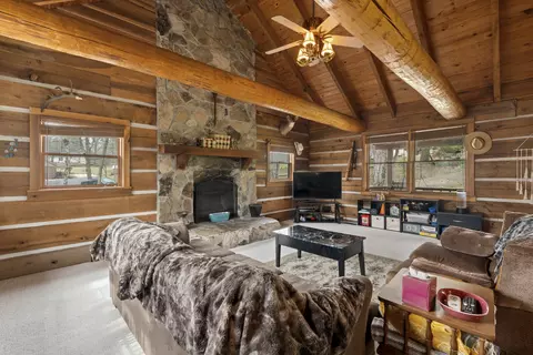 Living - 312 Broadview Dr, Dickson, TN 37055 photo 1 of 4