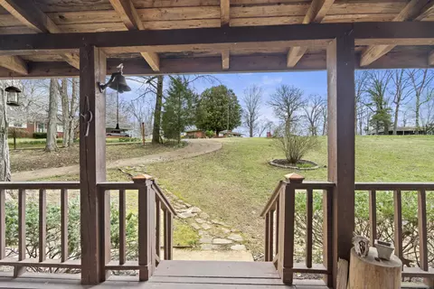 Exterior - 312 Broadview Dr, Dickson, TN 37055 photo 2 of 9