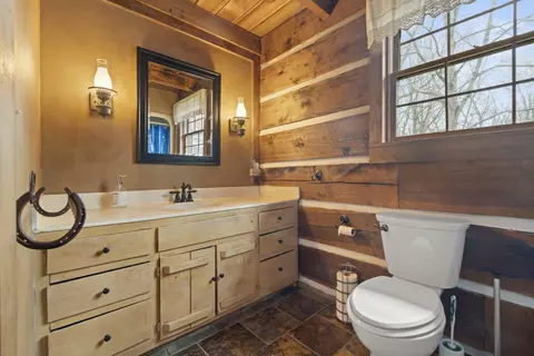 Bath - 312 Broadview Dr, Dickson, TN 37055 photo 1 of 3