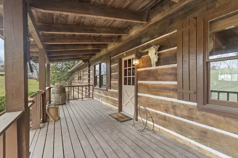 Exterior - 312 Broadview Dr, Dickson, TN 37055 photo 4 of 9