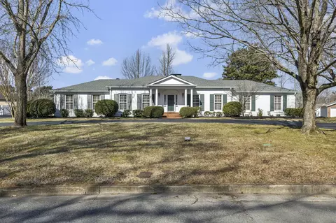 1207 Whitehall Rd, Murfreesboro, TN 37130