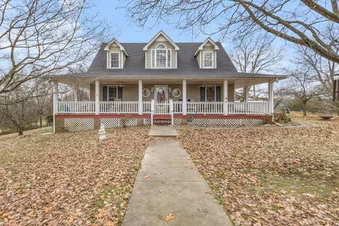 374 Rossview Rd, Clarksville, TN 37043