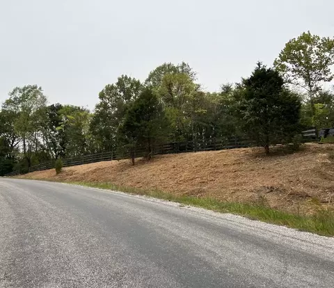 2783 Haywood Hollow Rd, Columbia, TN 38401