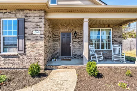 1000 Blair Oaks Ct, La Vergne, TN 37086