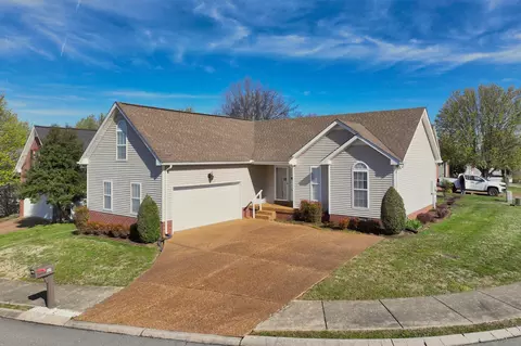 121 Homestead Pl W, Hendersonville, TN 37075