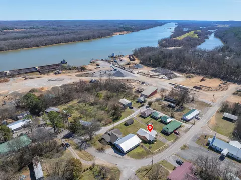 1213 Perryville Rd, Parsons, TN 38363
