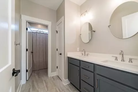 Bath - 208 Phillips Bnd, Spring Hill, TN 37174 photo 3 of 3