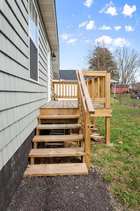 222 W 2nd Ave, Hohenwald, TN 38462