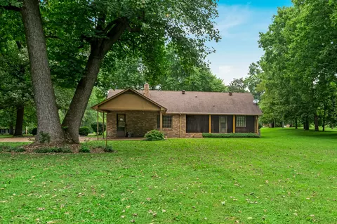 9039 Meadowlawn Dr E, Brentwood, TN 37027