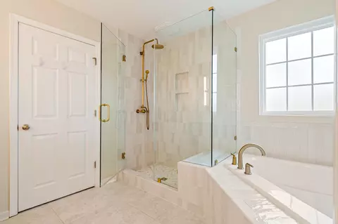 Bath - 1024 Queens Pl, Spring Hill, TN 37174 photo 4 of 6