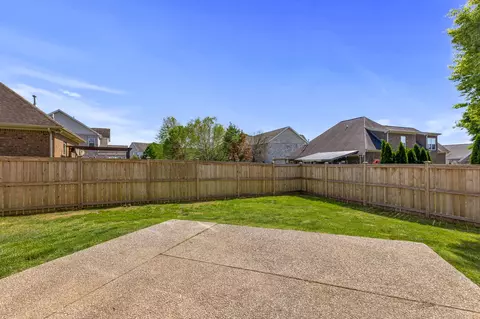 Exterior - 1024 Queens Pl, Spring Hill, TN 37174 photo 10 of 12