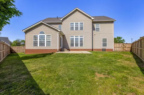 Exterior - 1024 Queens Pl, Spring Hill, TN 37174 photo 6 of 12