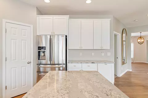 Kitchen - 1024 Queens Pl, Spring Hill, TN 37174 photo 5 of 6