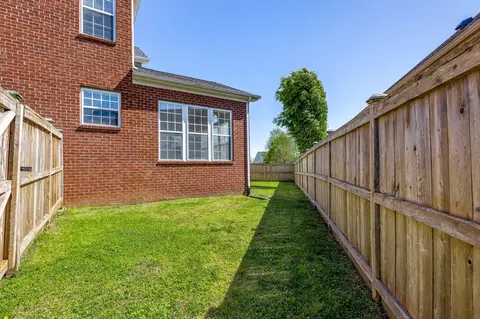 Exterior - 1024 Queens Pl, Spring Hill, TN 37174 photo 8 of 12