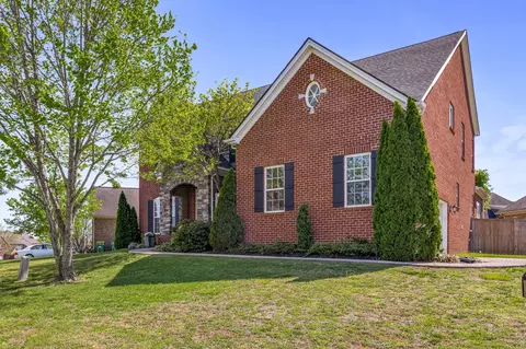 Exterior - 1024 Queens Pl, Spring Hill, TN 37174 photo 3 of 12